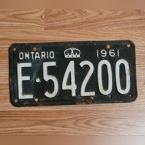 Expired Ontario License Plate 1961 E54200